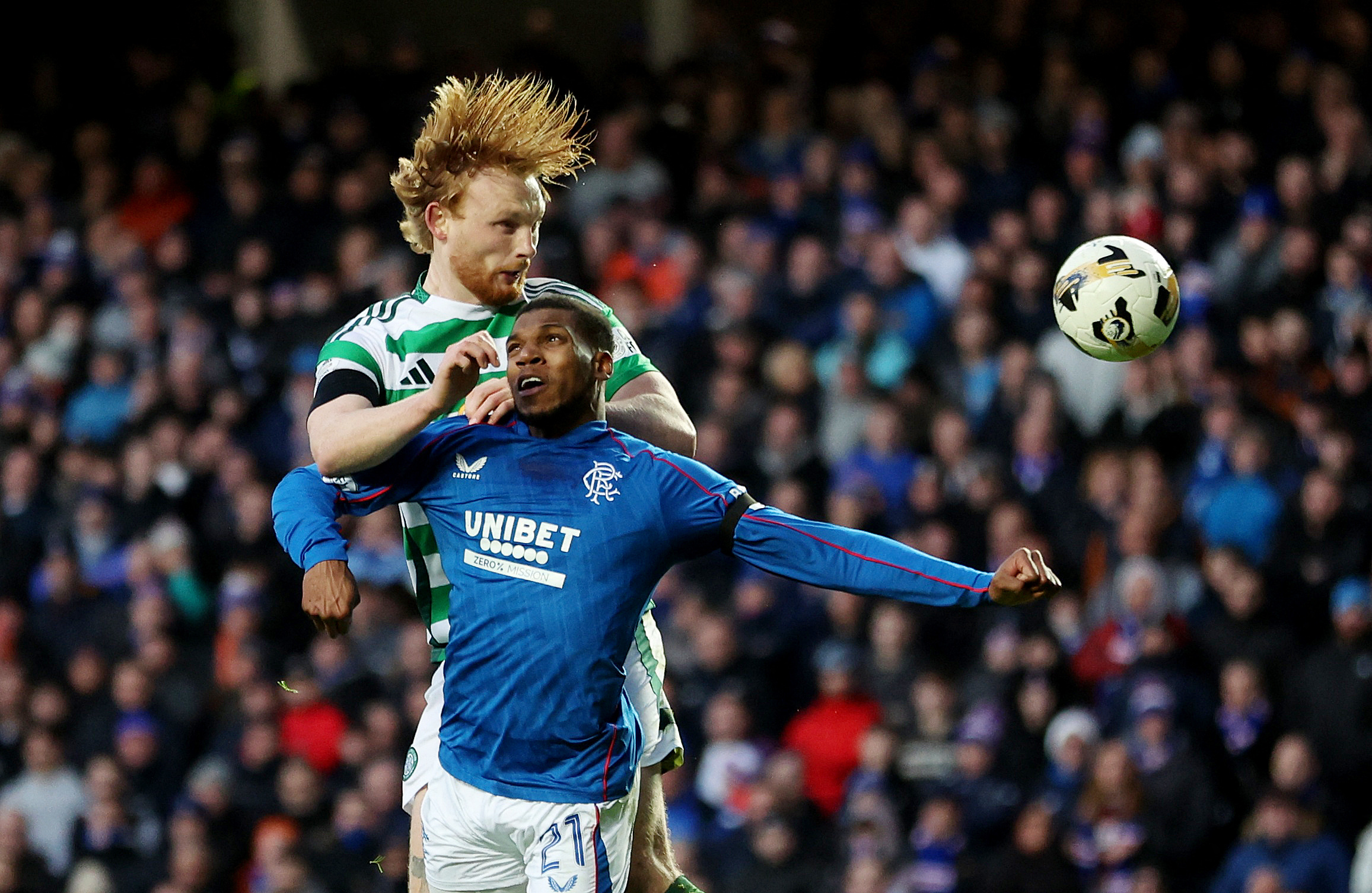 Dujon Sterling (Rangers) i Liam Scales (Celtic)/Foto REUTERS