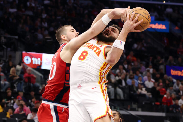 Ivica Zubac blokira Davida Roddyja/Foto REUTERS