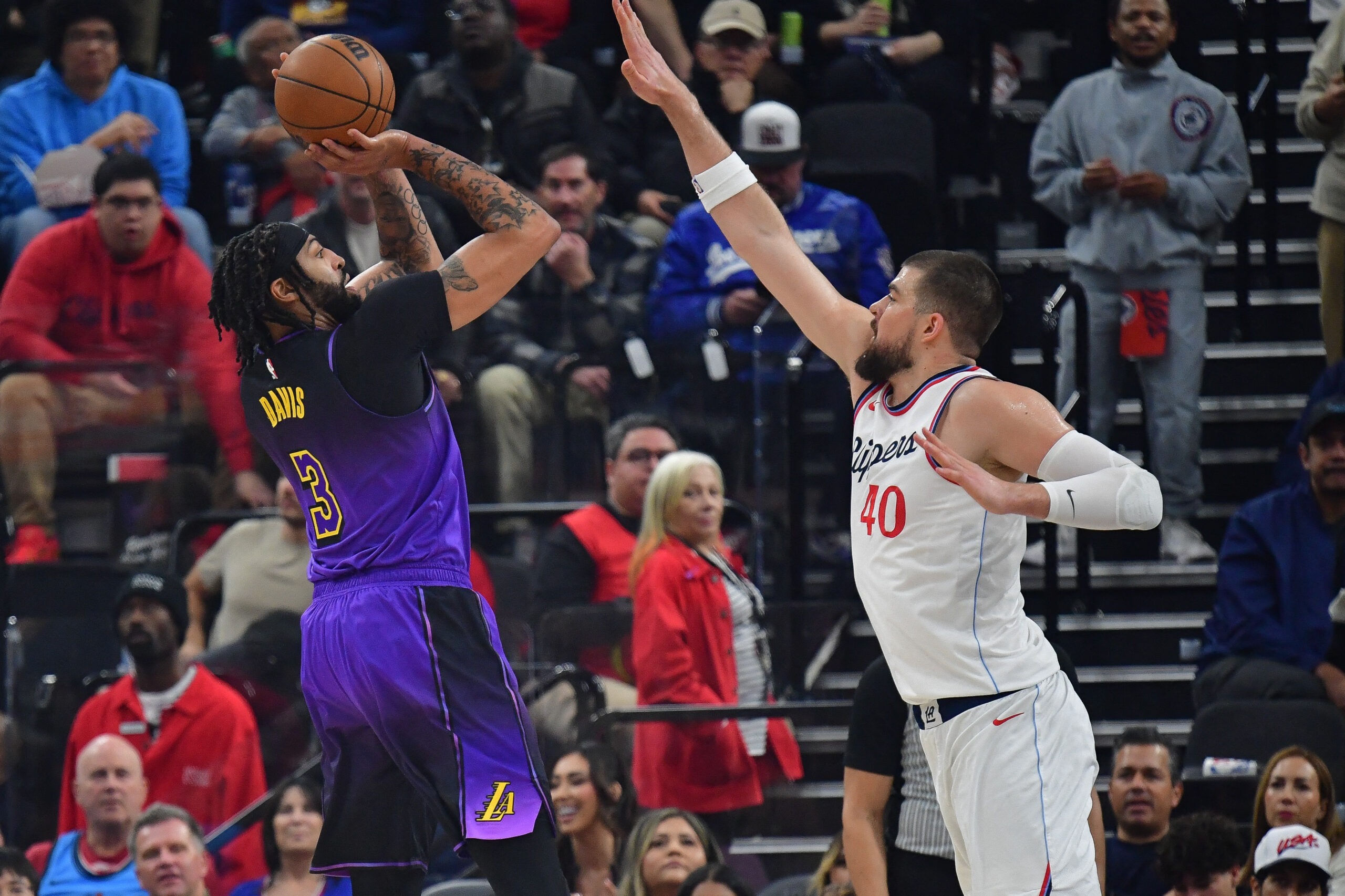 Anthony Davis i Ivica Zubac/Foto REUTERS