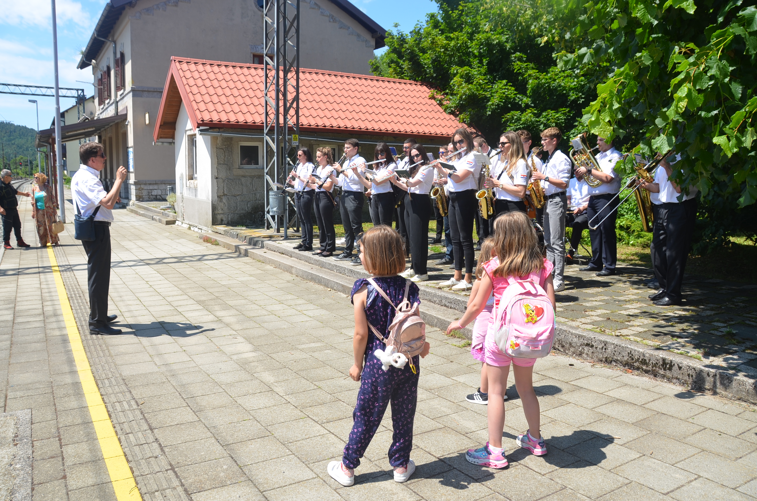 Goste pristigle vlakom na 150 rođendan fužinskog turizma dočekao je Puhački orkestar Fužine / Snimio M. KRMPOTIĆ