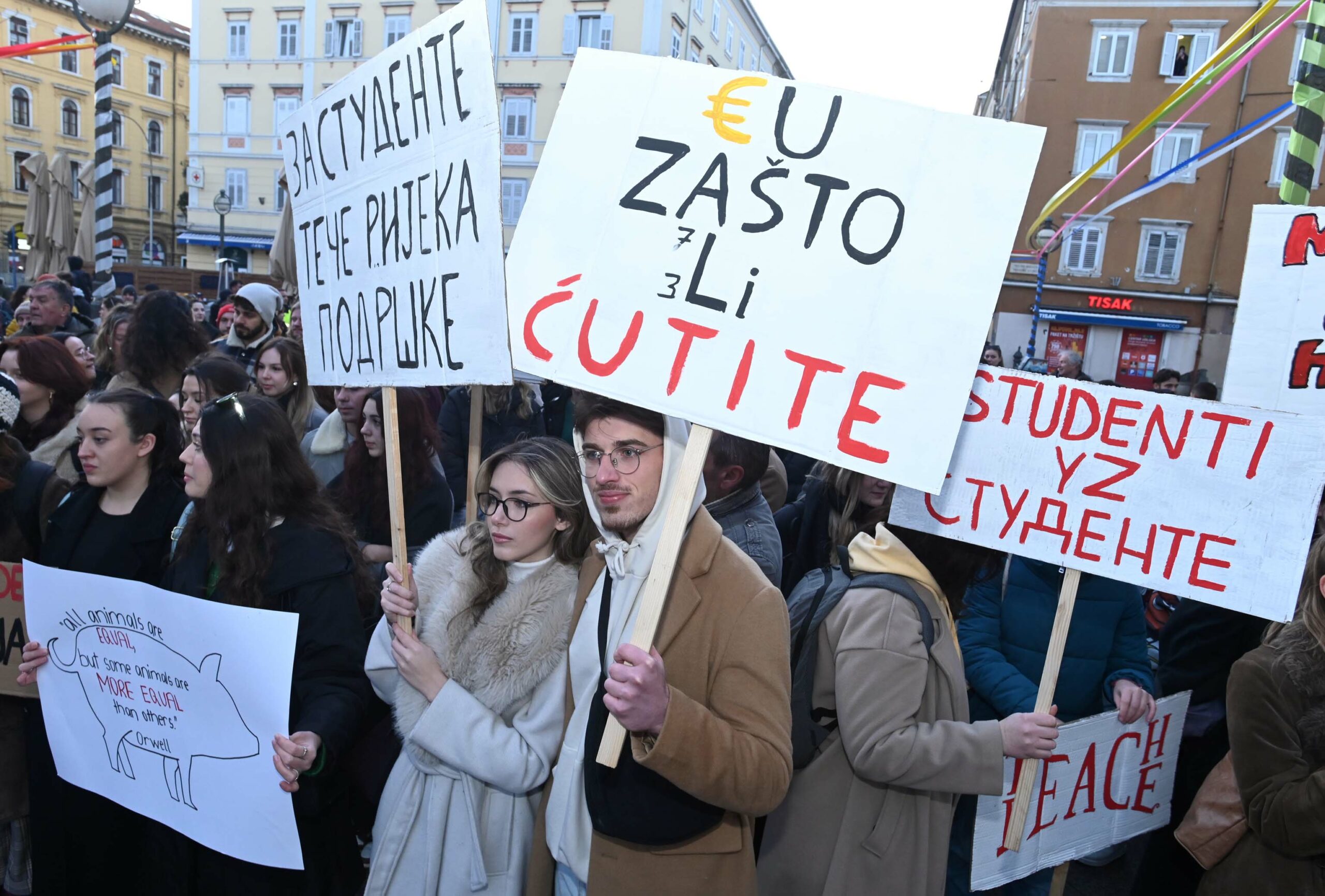 Studenti su prosvjed popratili nizom transparenata / Foto Marko Gracin