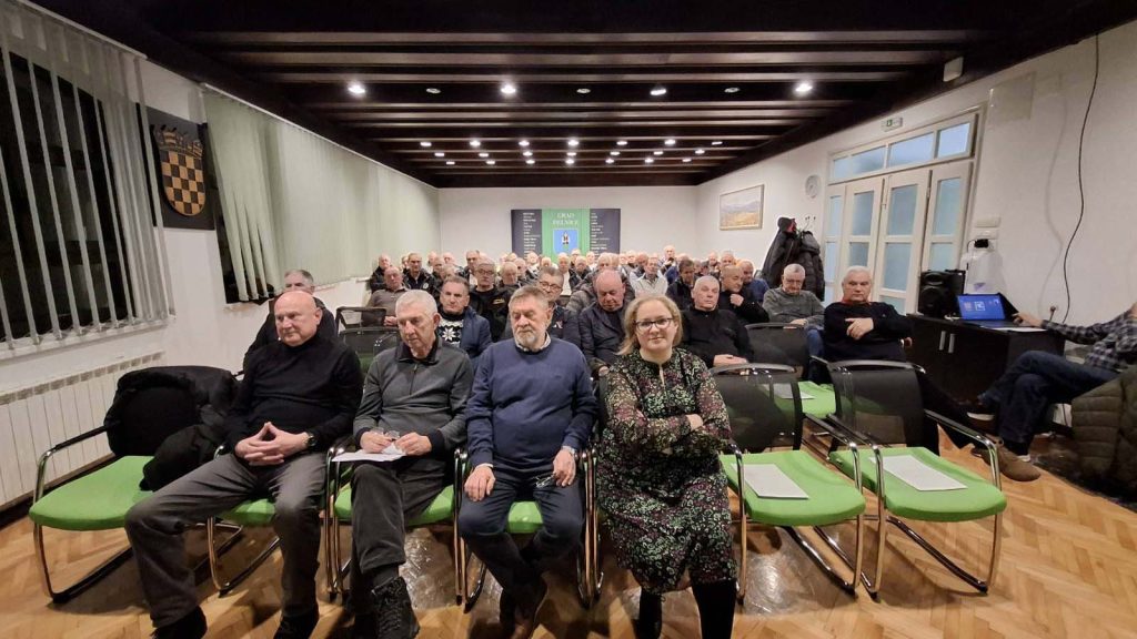 Sudionici i uzvanici godišnje skupštine Goranskih risova / Foto Z. HOLENKO