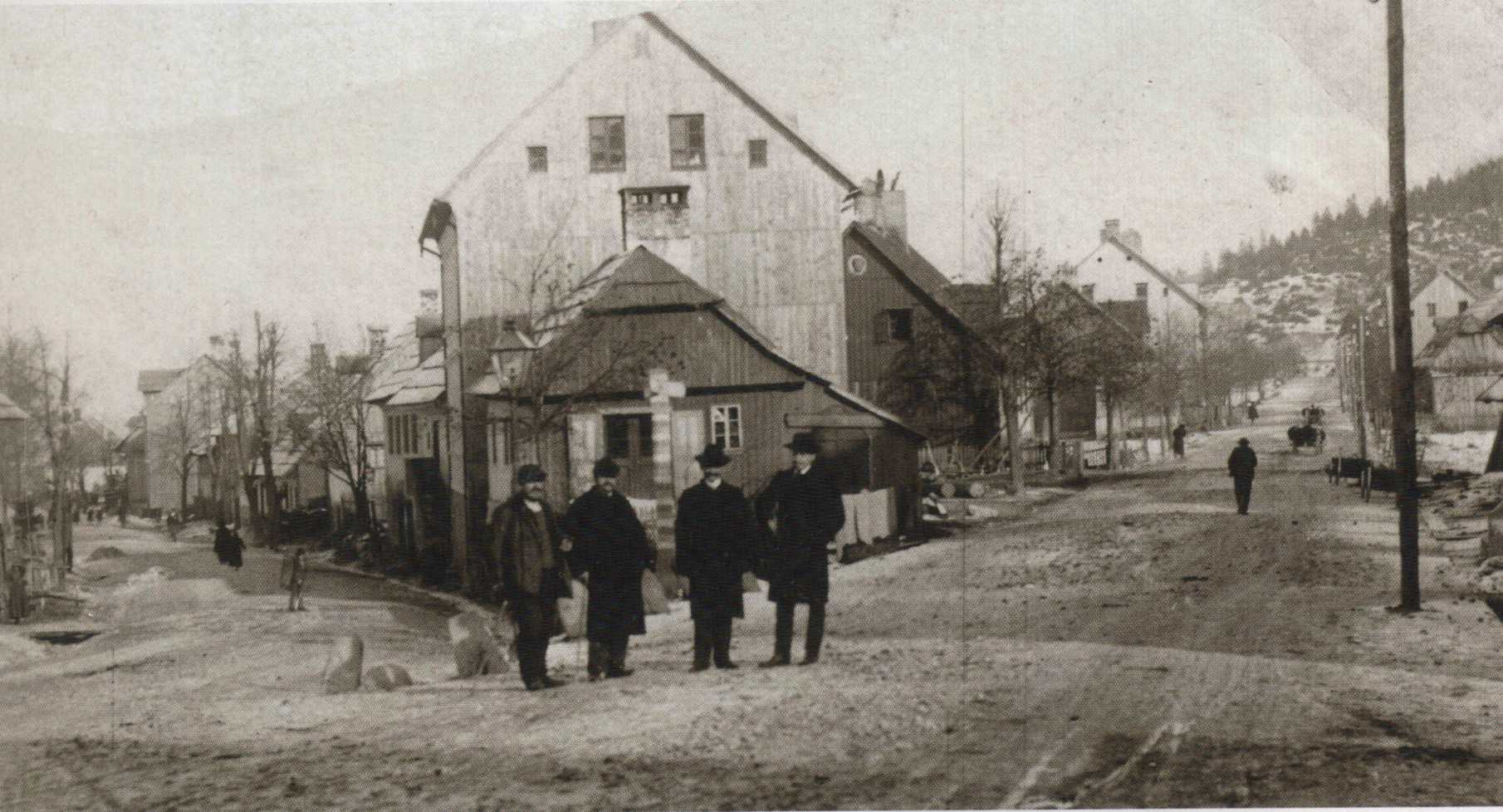 Susretište Supilove ulice i Lujzinske ceste nekad... / Foto ARHIVA OBITELJI PLEŠE