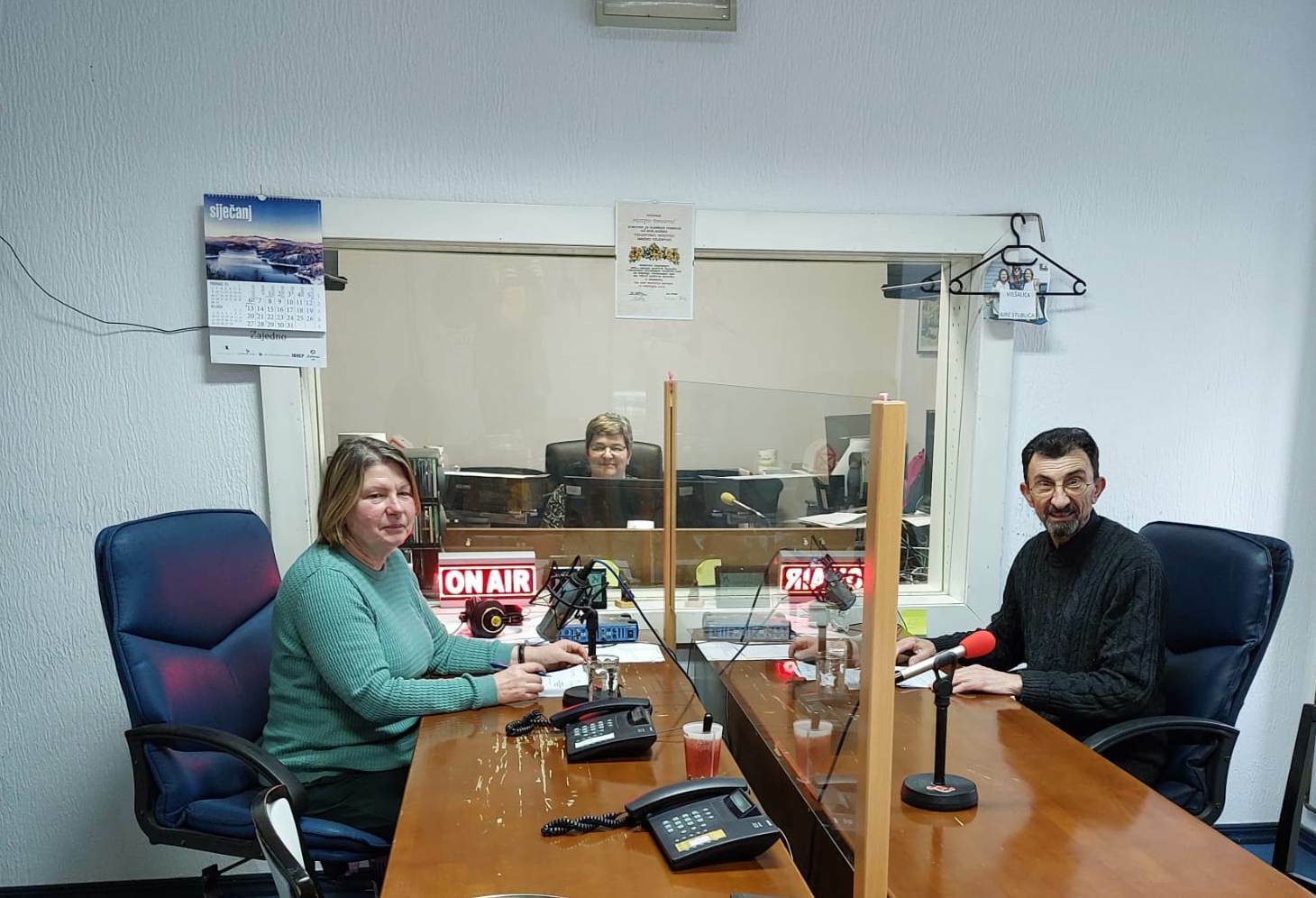 Zanimljivo u studiju HRO-a - Ruža Orešković i don Anđelko Zdeslav Kaćunko / Foto HRO