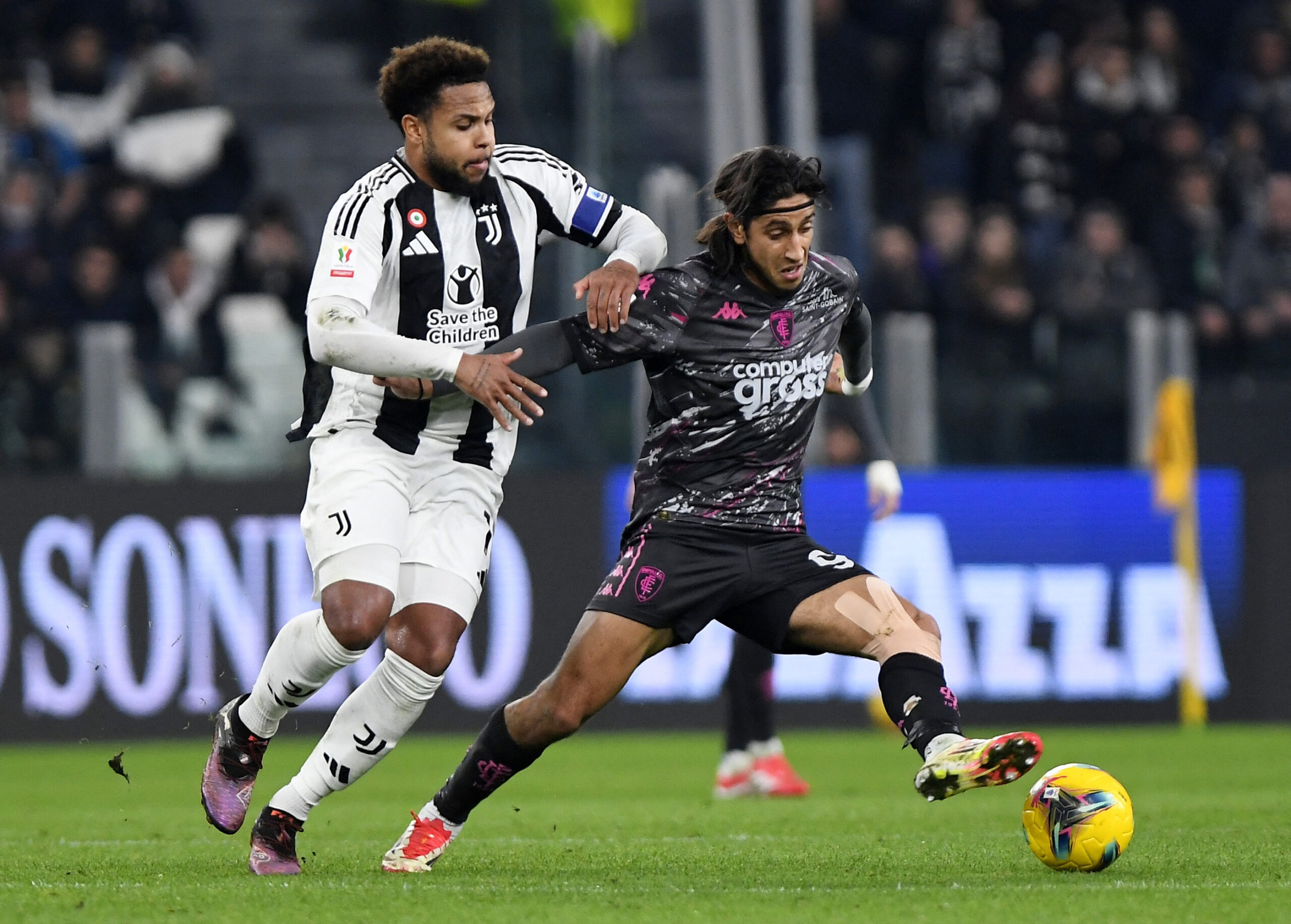 Weston McKennie (Juventus) i Youssef Maleh (Empoli)/Foto REUTERS