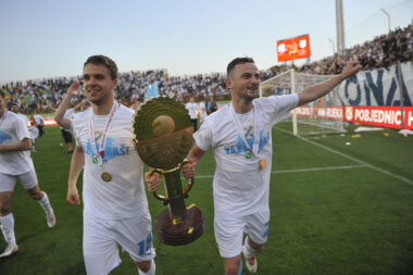 Robert Murić i Ivan Tomečak s Rabuzinovim suncem 2019. godine u Puli/Foto PIXSELL