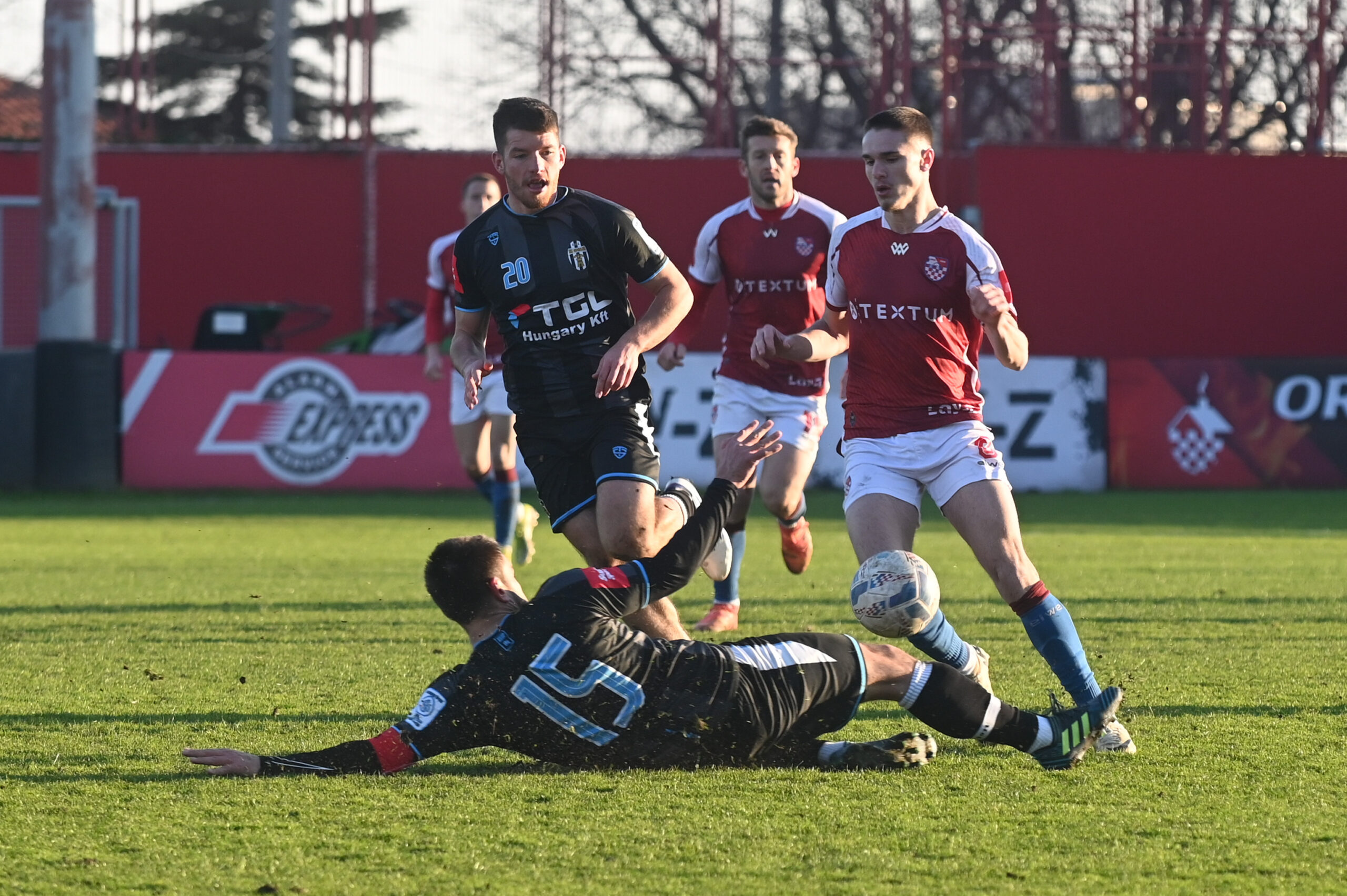 NOVI SUSRET POČETKOM SVIBNJA - Opatijci Duje Ušalj i Vanja Malinić u duelu s Nikolom Medojevićem/Foto A. KRIŽANEC