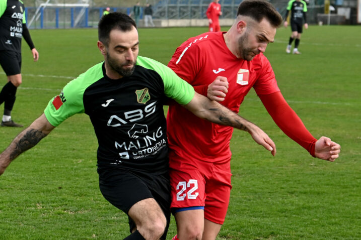 CRVENI NEZAUSTAVLJIVI - Ševko Okić (Rudar) i Antonio Dedić (Halubjan)/Foto V. KARUZA