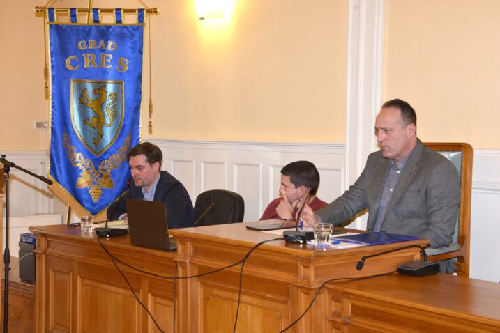 Gradonačelnik Marin Gregorović, pročelnik Marko Ferlora i predsjednik Vijeća Robert Kučić / Foto Walter Salković