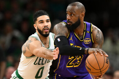 Jayson Tatum i LeBron James/Foto REUTERS