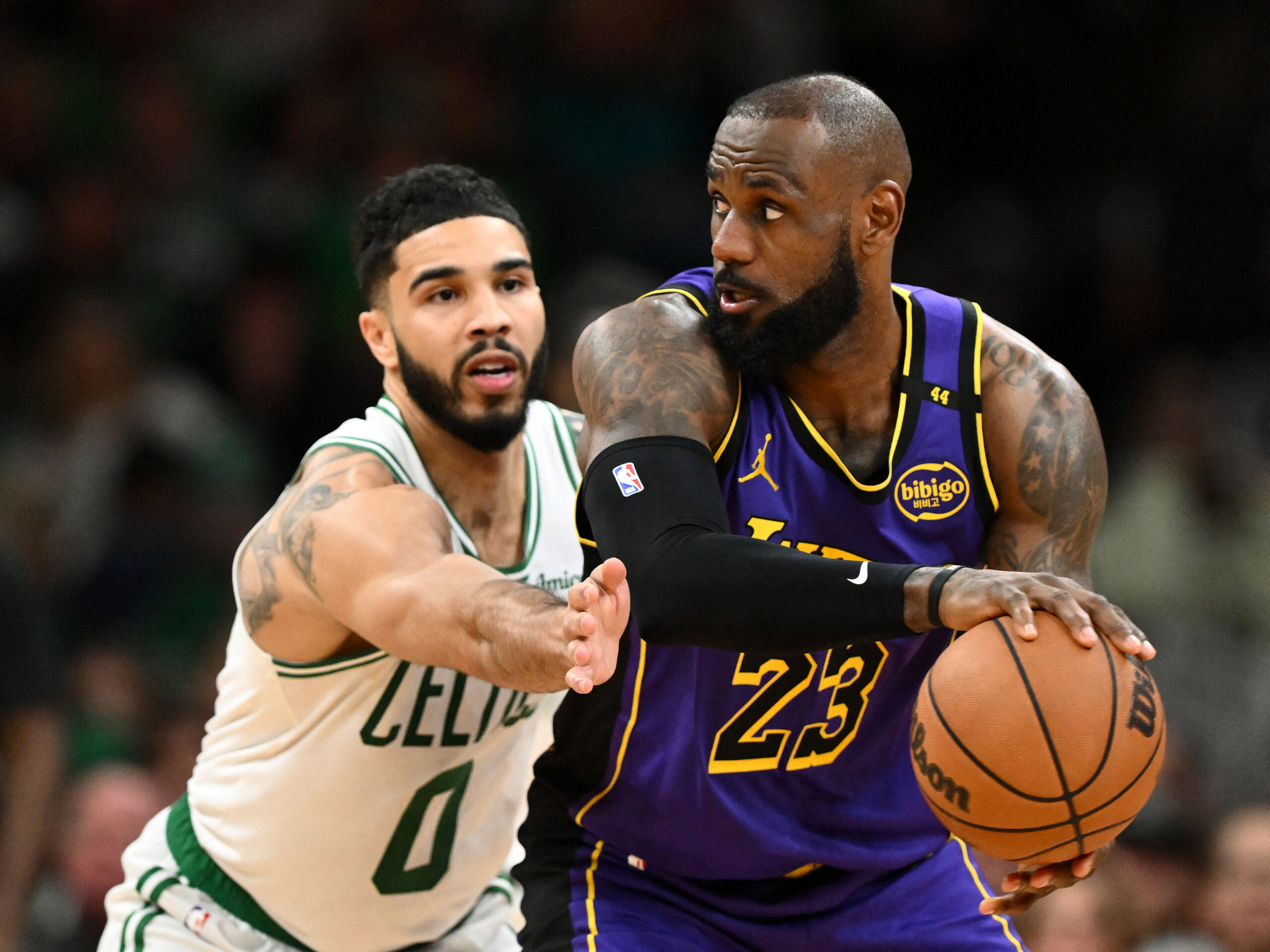 Jayson Tatum i LeBron James/Foto REUTERS