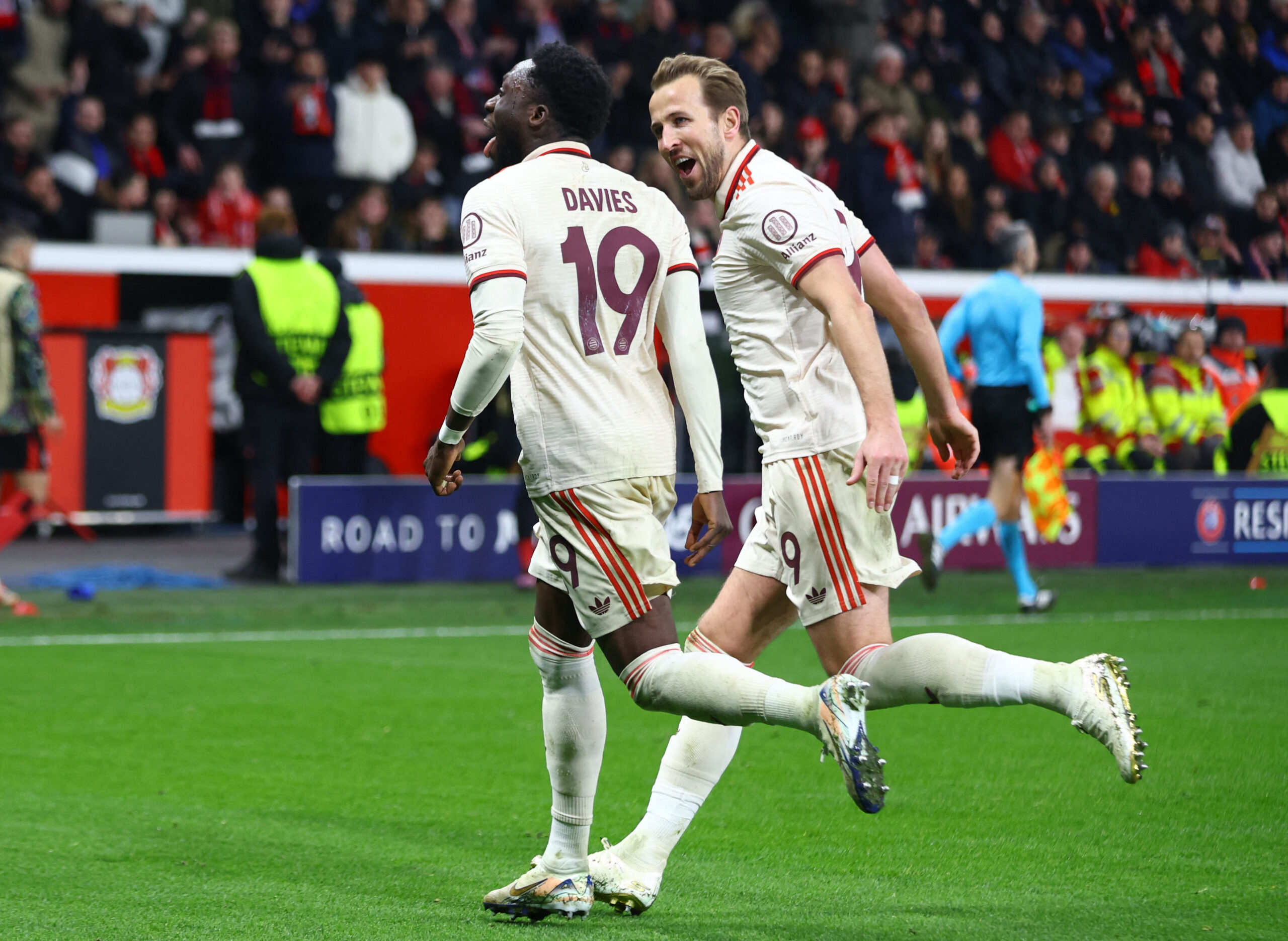 Alphonso Davies i Harry Kane/Foto REUTERS