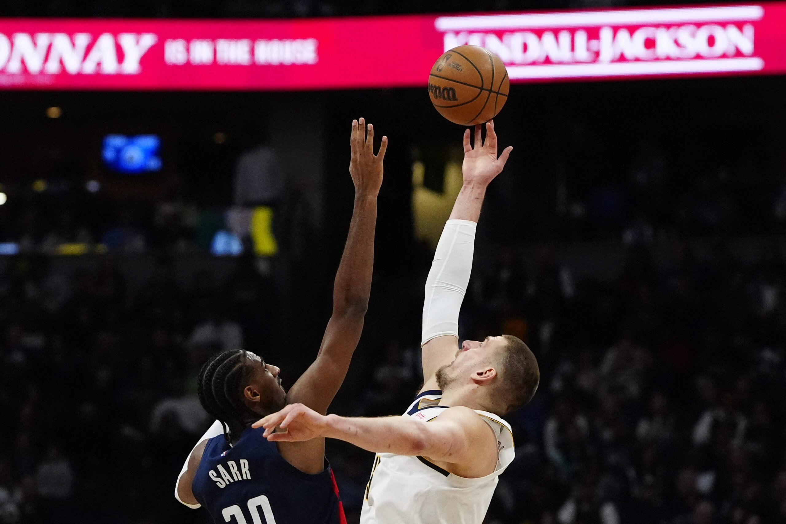 Alex Sarr i Nikola Jokić/Foto REUTERS